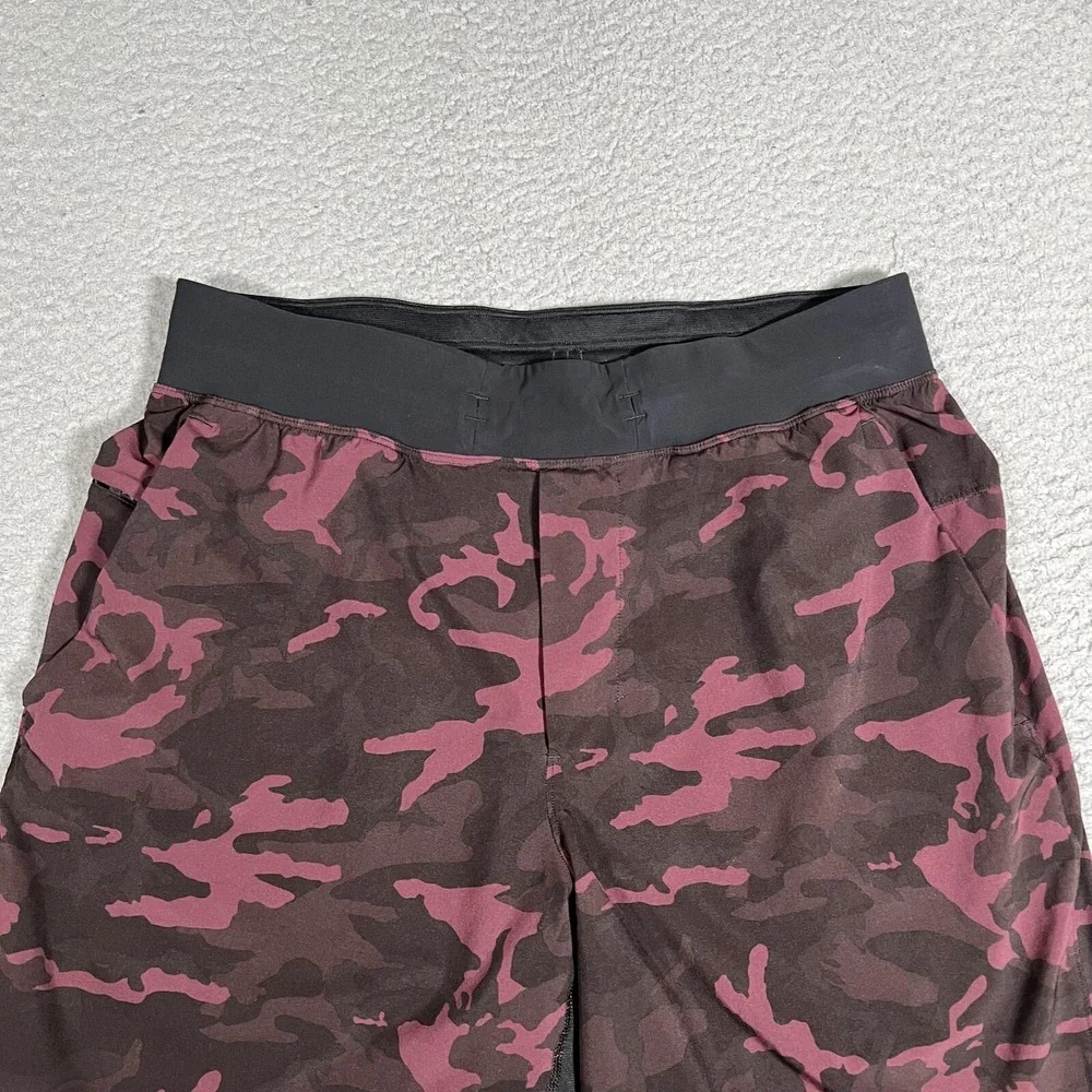 Lululemon Shorts Mens Medium Red Camo T.H.E. Linerless‎ 8